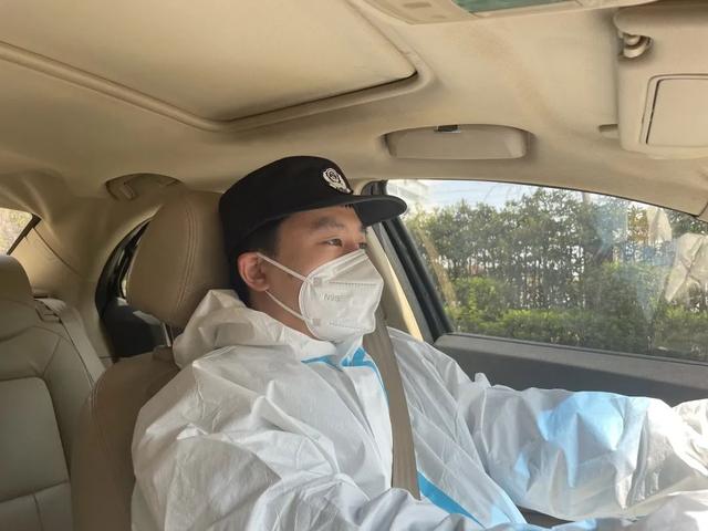 【我为群众办实事】民警化身“快递小哥”，为群众送药上门休闲区蓝鸢梦想 - Www.slyday.coM