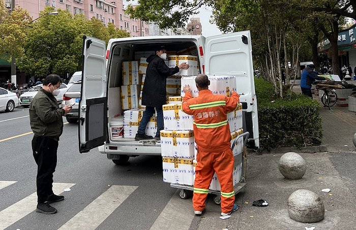 【特写】疫情时代的日常，在上海聚丰园路休闲区蓝鸢梦想 - Www.slyday.coM