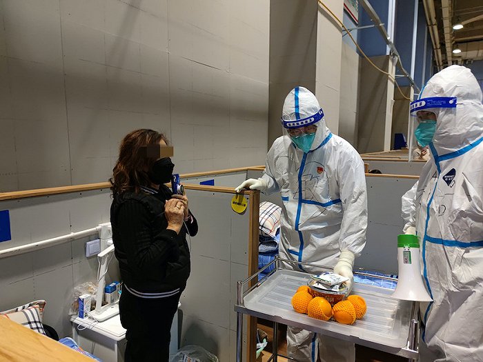 开舱第一天，静安一方舱医院为患者过生日休闲区蓝鸢梦想 - Www.slyday.coM