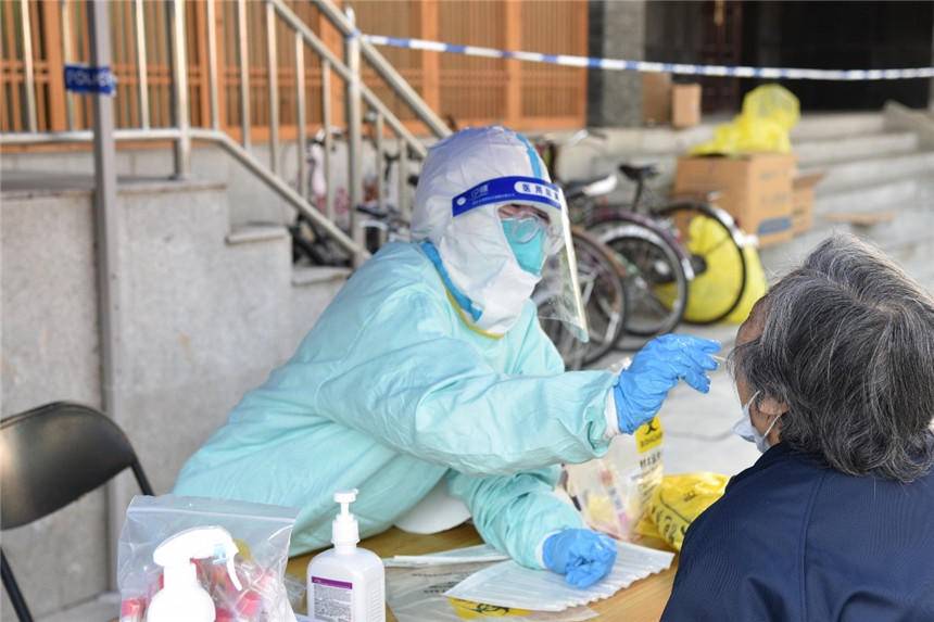 直击上海最大规模核酸检测：这个春天，我们一起守“沪”！休闲区蓝鸢梦想 - Www.slyday.coM