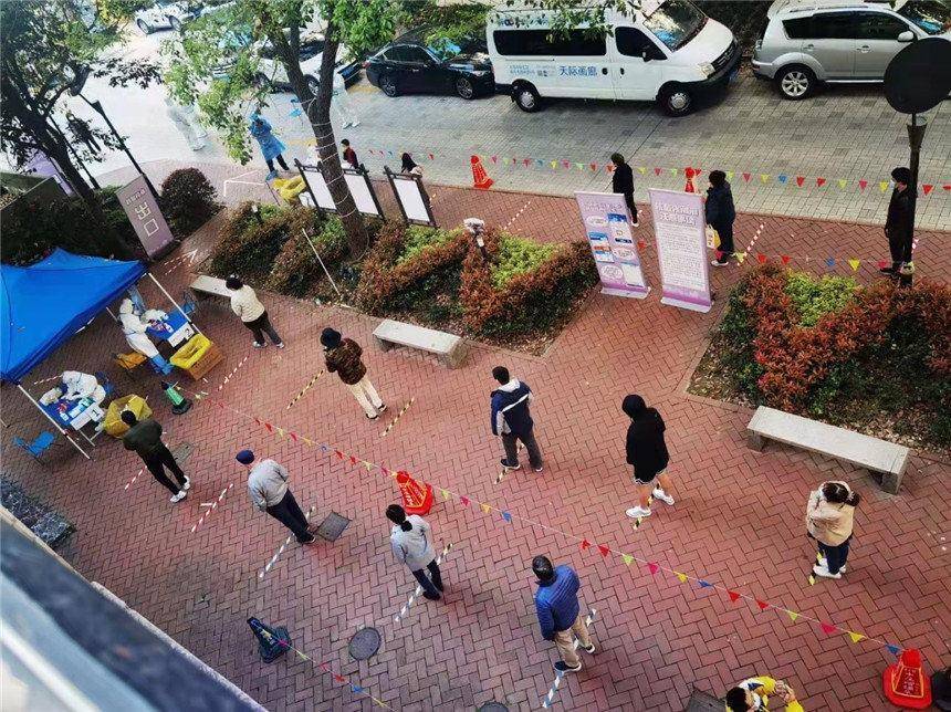 直击上海最大规模核酸检测：这个春天，我们一起守“沪”！休闲区蓝鸢梦想 - Www.slyday.coM