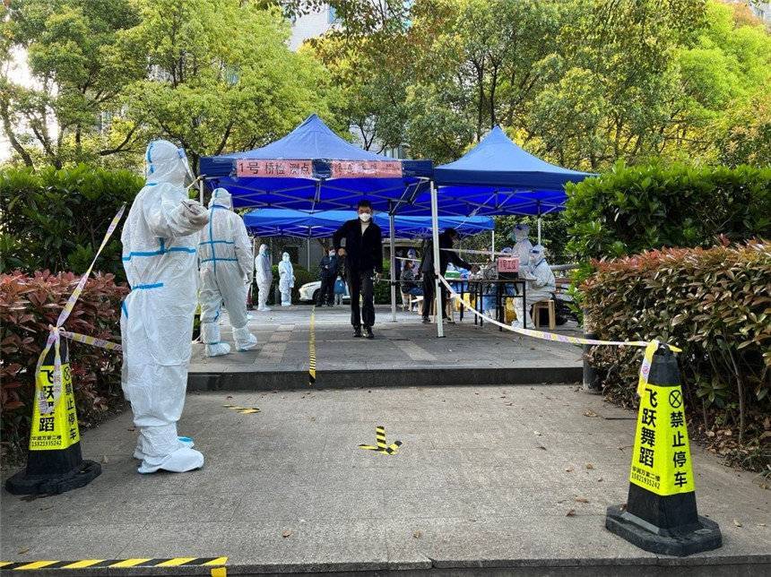 直击上海最大规模核酸检测：这个春天，我们一起守“沪”！休闲区蓝鸢梦想 - Www.slyday.coM