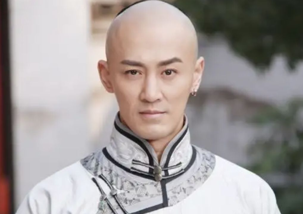 港片里惊为天人，到内地拍戏就成“精神小伙”，港圈男神颜值是谜休闲区蓝鸢梦想 - Www.slyday.coM