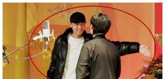 德云社孟鹤堂返场,老秦“闪现”相声舞台,为何不安排他演出呢?休闲区蓝鸢梦想 - Www.slyday.coM