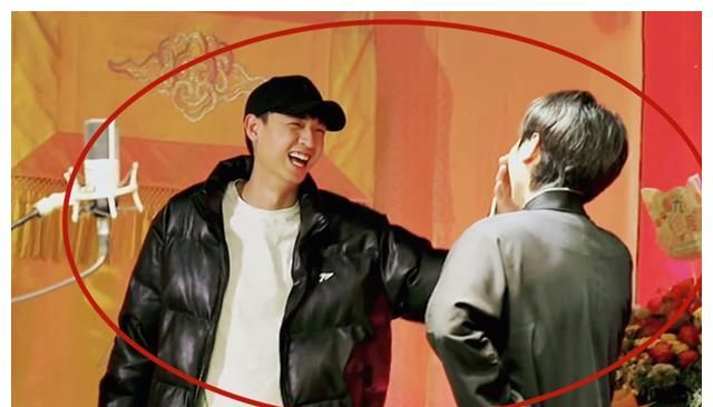 德云社孟鹤堂返场,老秦“闪现”相声舞台,为何不安排他演出呢?休闲区蓝鸢梦想 - Www.slyday.coM