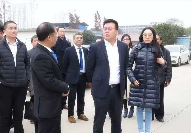 刘壮青,金婷婷(右1)夫妇在奉新第二中医院刘绍喜"宜华系",从一个小型