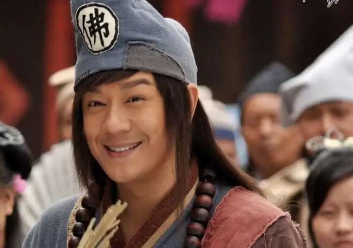 港片里惊为天人，到内地拍戏就成“精神小伙”，港圈男神颜值是谜休闲区蓝鸢梦想 - Www.slyday.coM