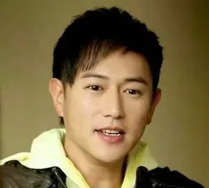 港片里惊为天人，到内地拍戏就成“精神小伙”，港圈男神颜值是谜休闲区蓝鸢梦想 - Www.slyday.coM