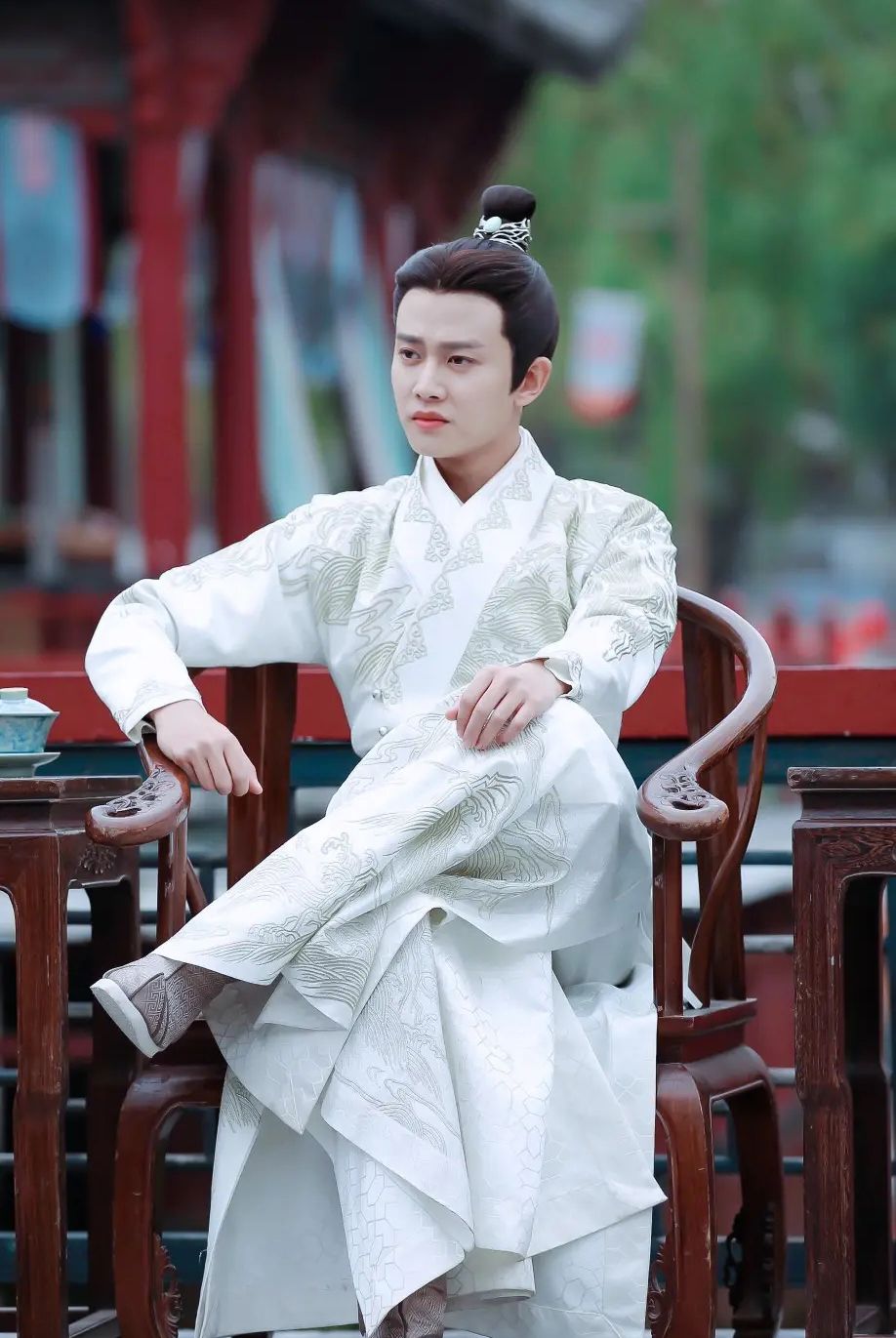 长得英俊帅气，却输在“个子矮”上，4位男星的身高太不懂事了休闲区蓝鸢梦想 - Www.slyday.coM