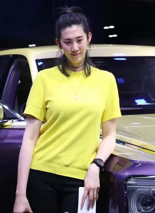排坛女神晒照,胸部以下全是腿,球迷曾说她比惠若琪还要美|薛明|惠若琪