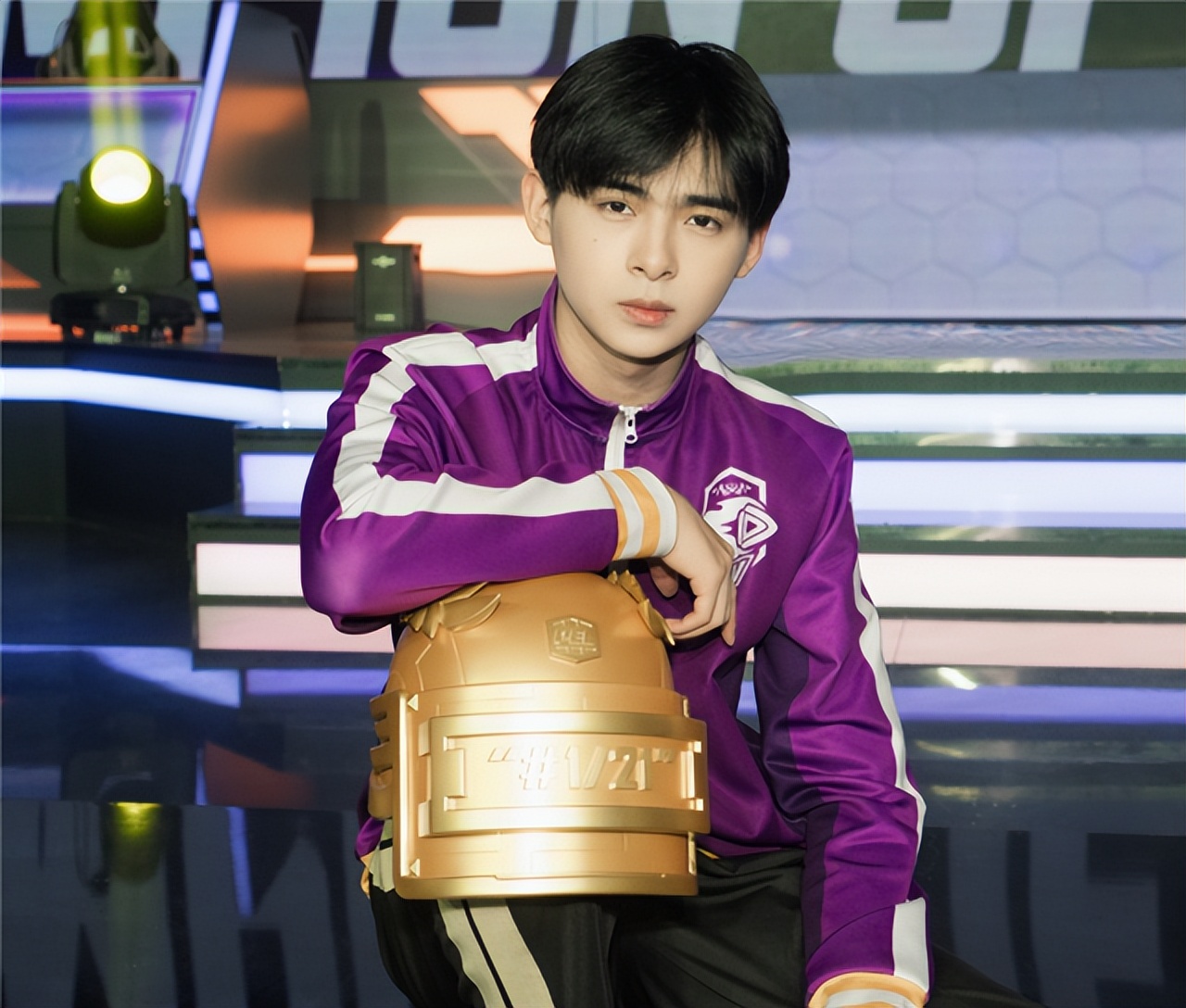 伞兵作为nv战队的绝对核心,更是有着pel第一人的名号加身,在本周的