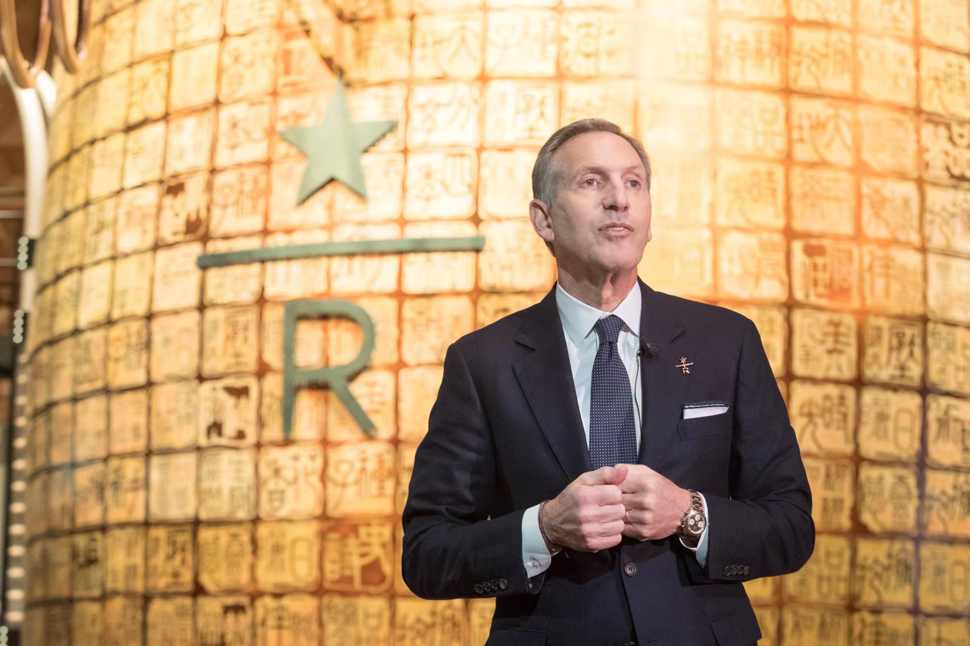 68岁舒尔茨第三度出任星巴克CEO，还宣布暂停股票回购|星巴克|约翰逊|股票回购|疫情|舒尔茨_手机新浪网