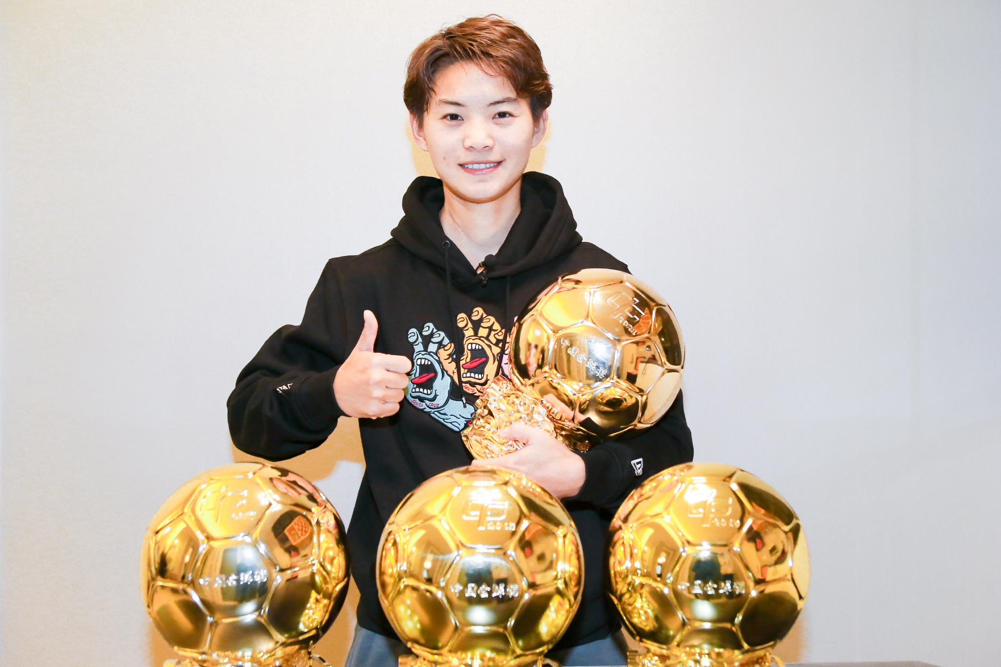 王霜拿下中国金球奖.