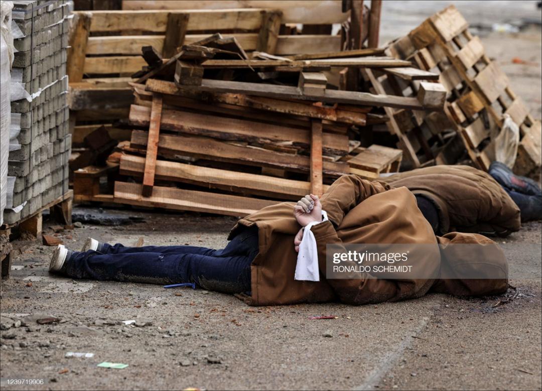 4月2日拍摄的照片:对于所谓"临时演员加塞"的说法,从在现场的法新社