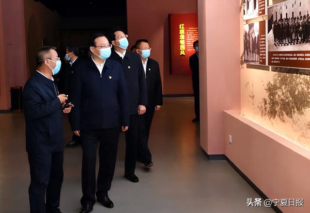 梁言顺向革命烈士敬献花篮 缅怀革命先烈不忘初心使命 激扬奋斗精神继续走好新的长征路休闲区蓝鸢梦想 - Www.slyday.coM