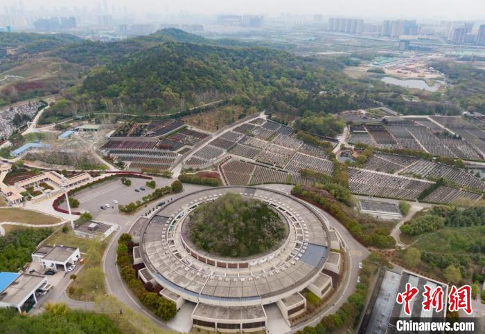 下阶段,南京殡仪馆纪念环将继续推广文明,健康,环保的祭扫方式,为不能