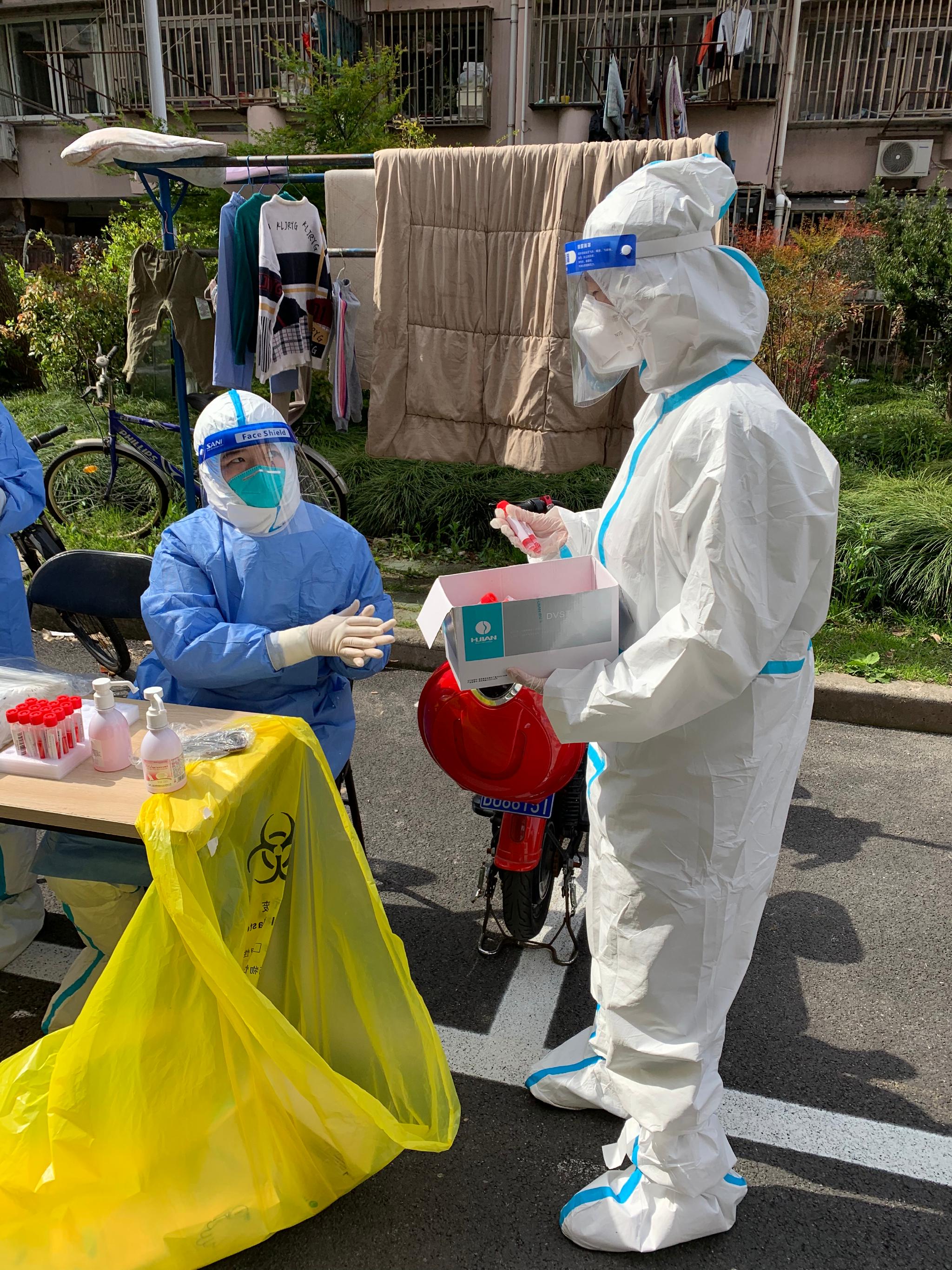 山东姑娘在上海当志愿者：舍不得浪费防护服，6小时不上厕所休闲区蓝鸢梦想 - Www.slyday.coM