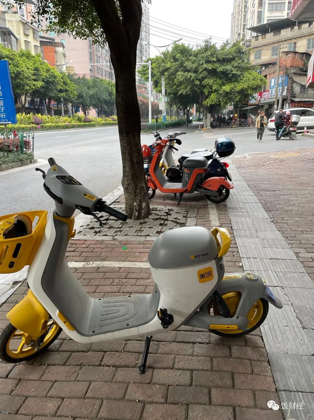 美团电单车回归街头橙黄蓝三分天下唯独不见滴滴青桔