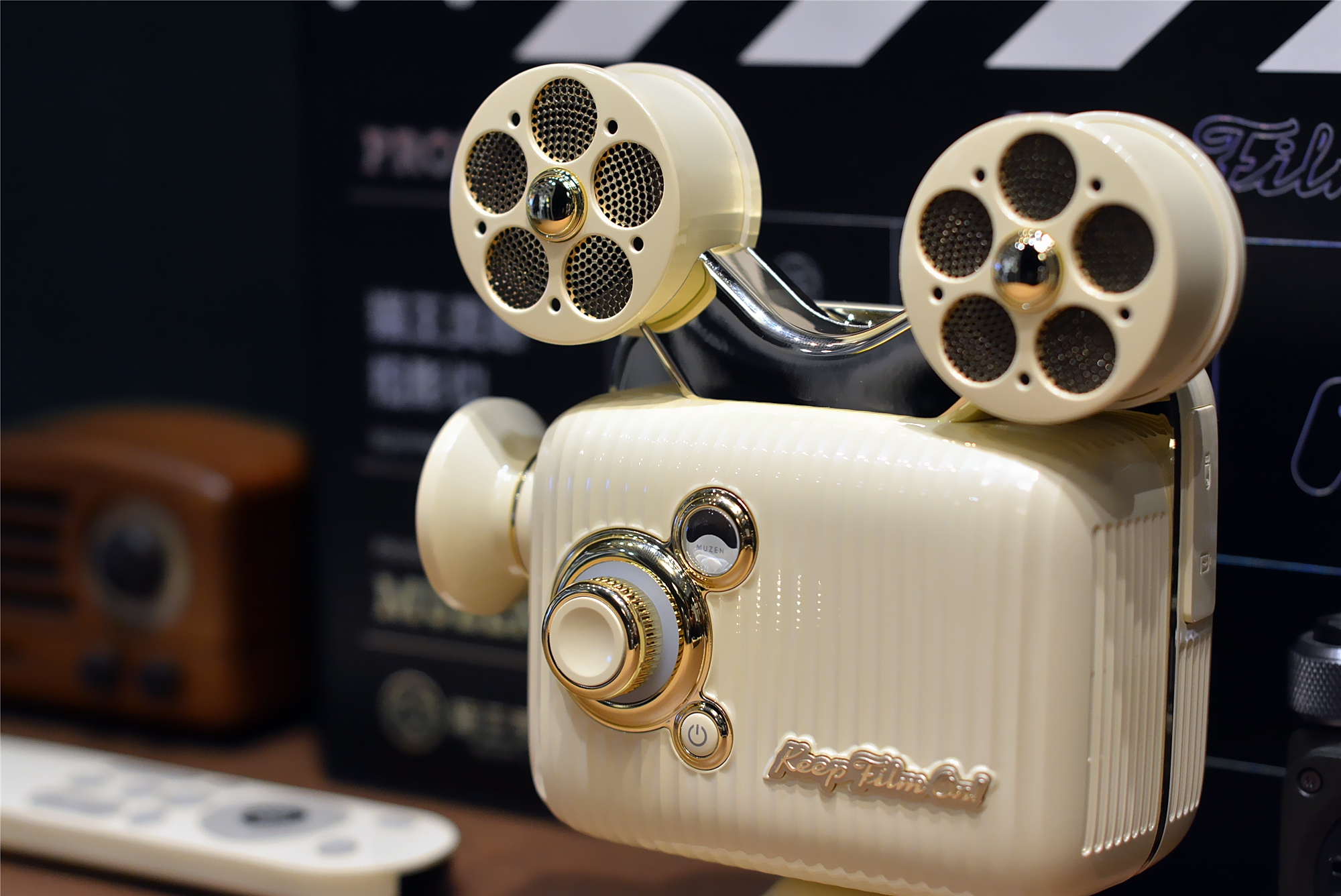 猫王灵感p5投影仪评测放映机造型停电也能用