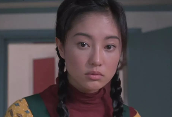最美名媛关颖近照曝光气质佳,安以轩合影靠边站,怼侯佩岑不嘴软|关颖|侯佩岑|名媛_新浪新闻