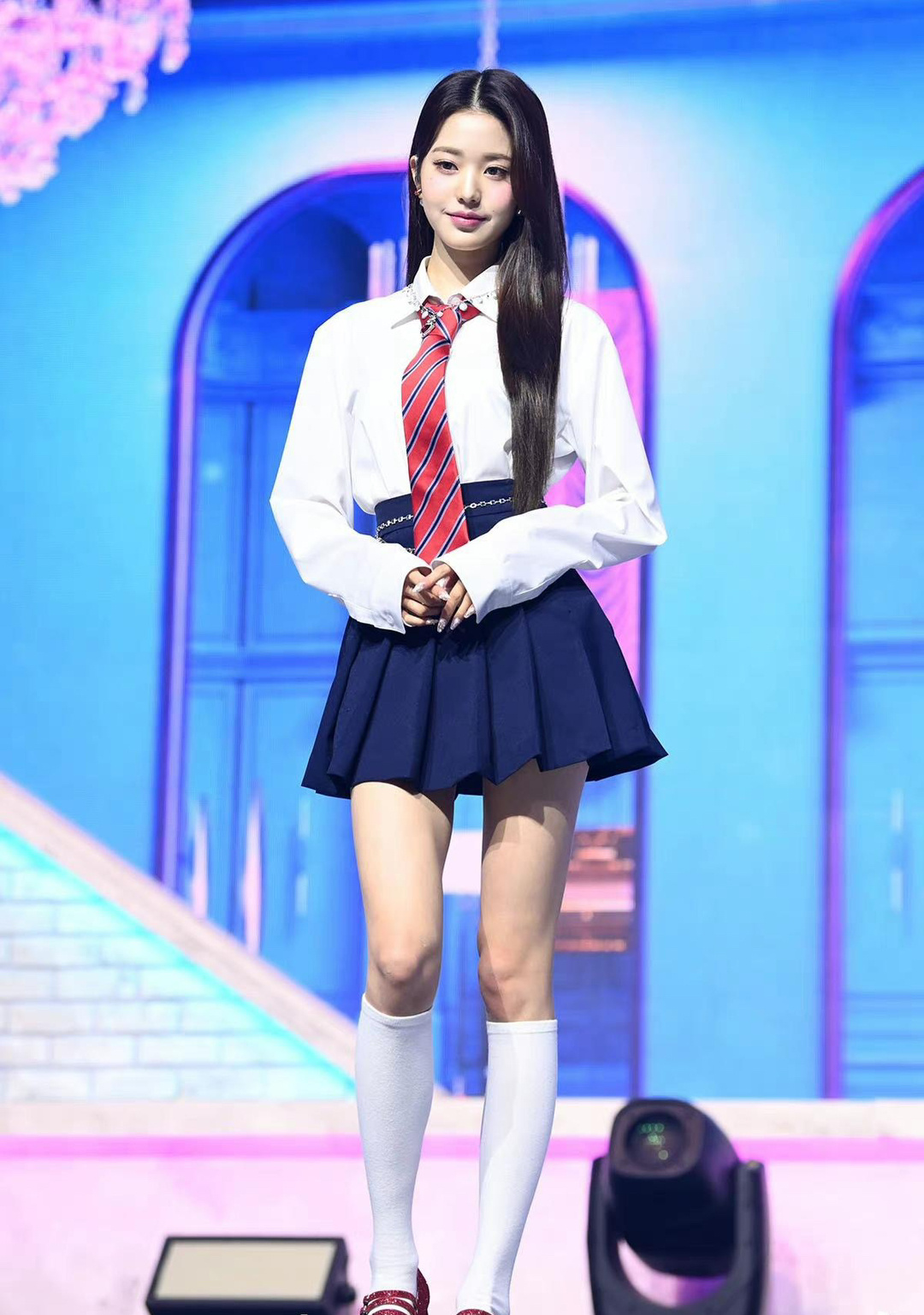 张元英是梦中情腿了新专辑造型也很在线