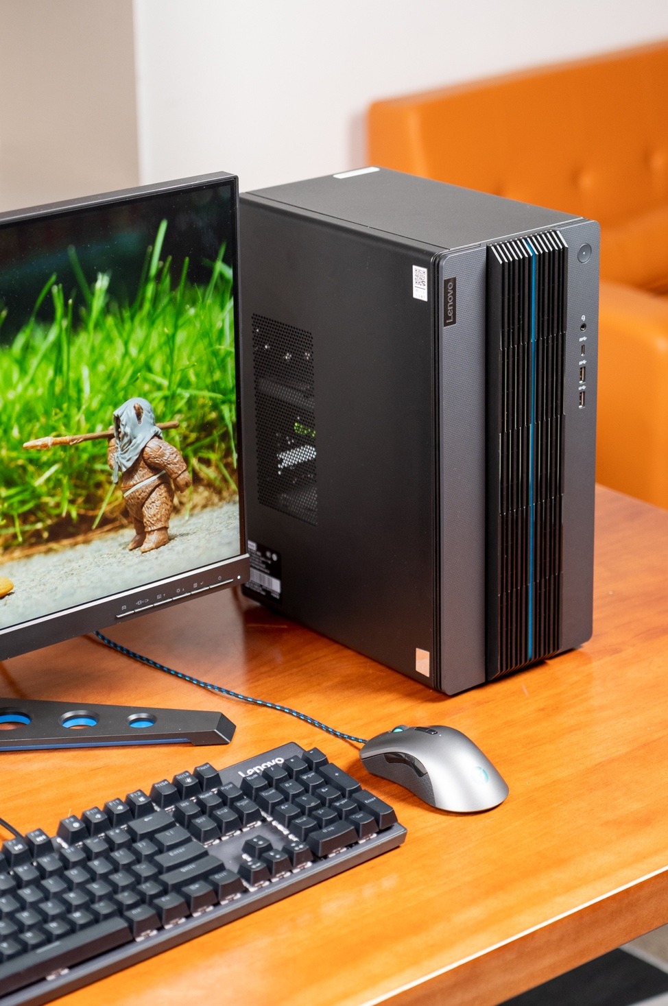 2022款联想 geekpro主机(下文简称新款geekpro主机)与上一代的设计