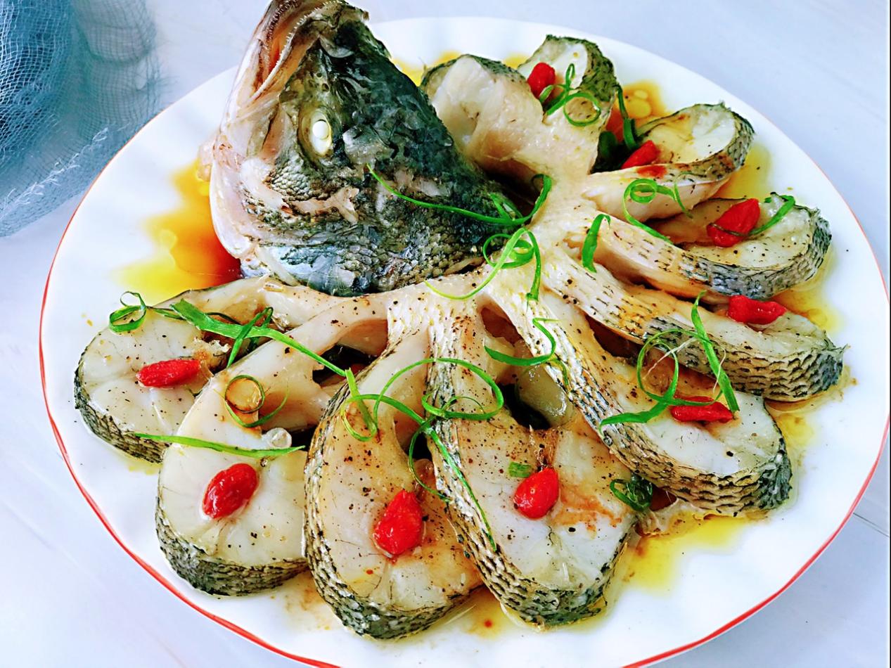 清蒸孔雀开屏鱼饭桌上的颜值担当营养高又好吃全家都喜欢