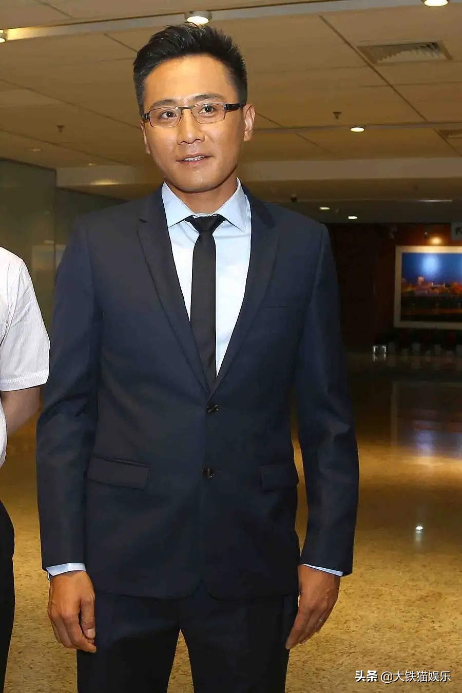 眼镜杀也挑人这18位男星有人戴上像撕漫男有人秒变隔壁大爷