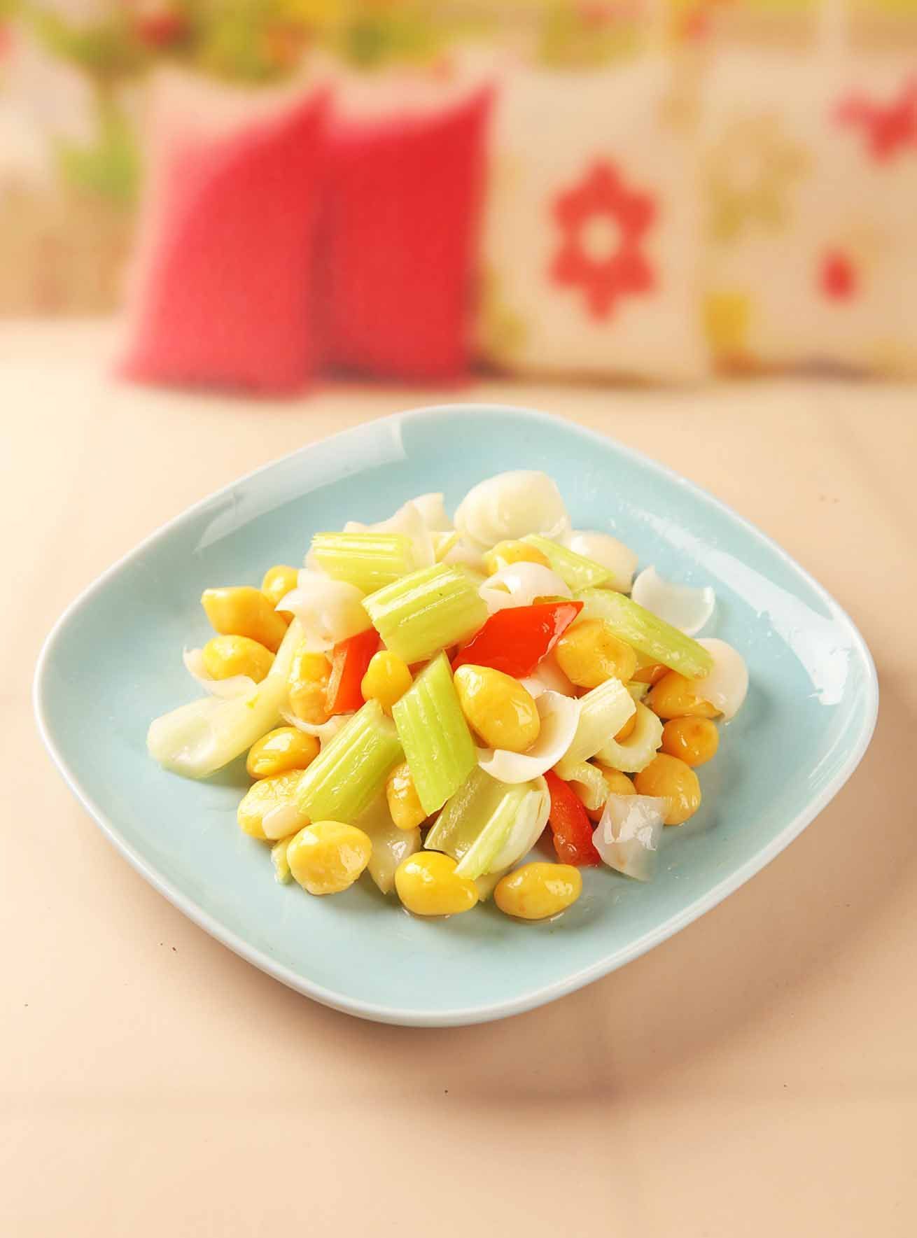 西芹百合炒白果,西芹百合,口感柔嫩,清脆,配上白果,止咳润肺__财经