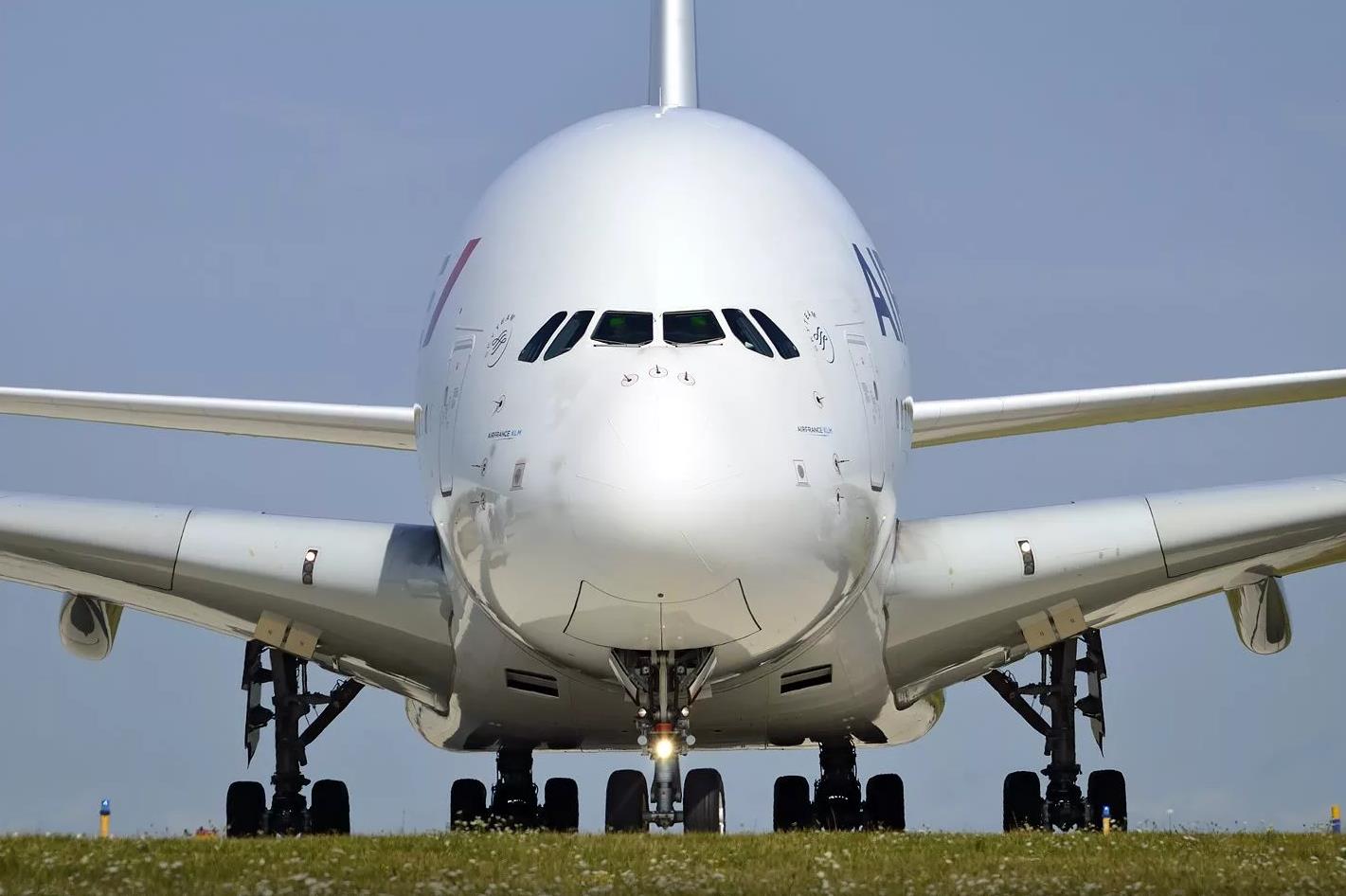 空客a380客机外型庞大却问题多多终于退出