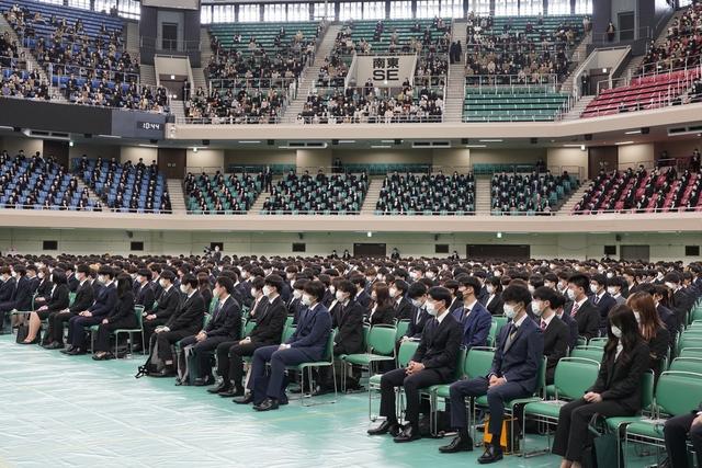 日本专修大学举行入学仪式四千新生分批参加