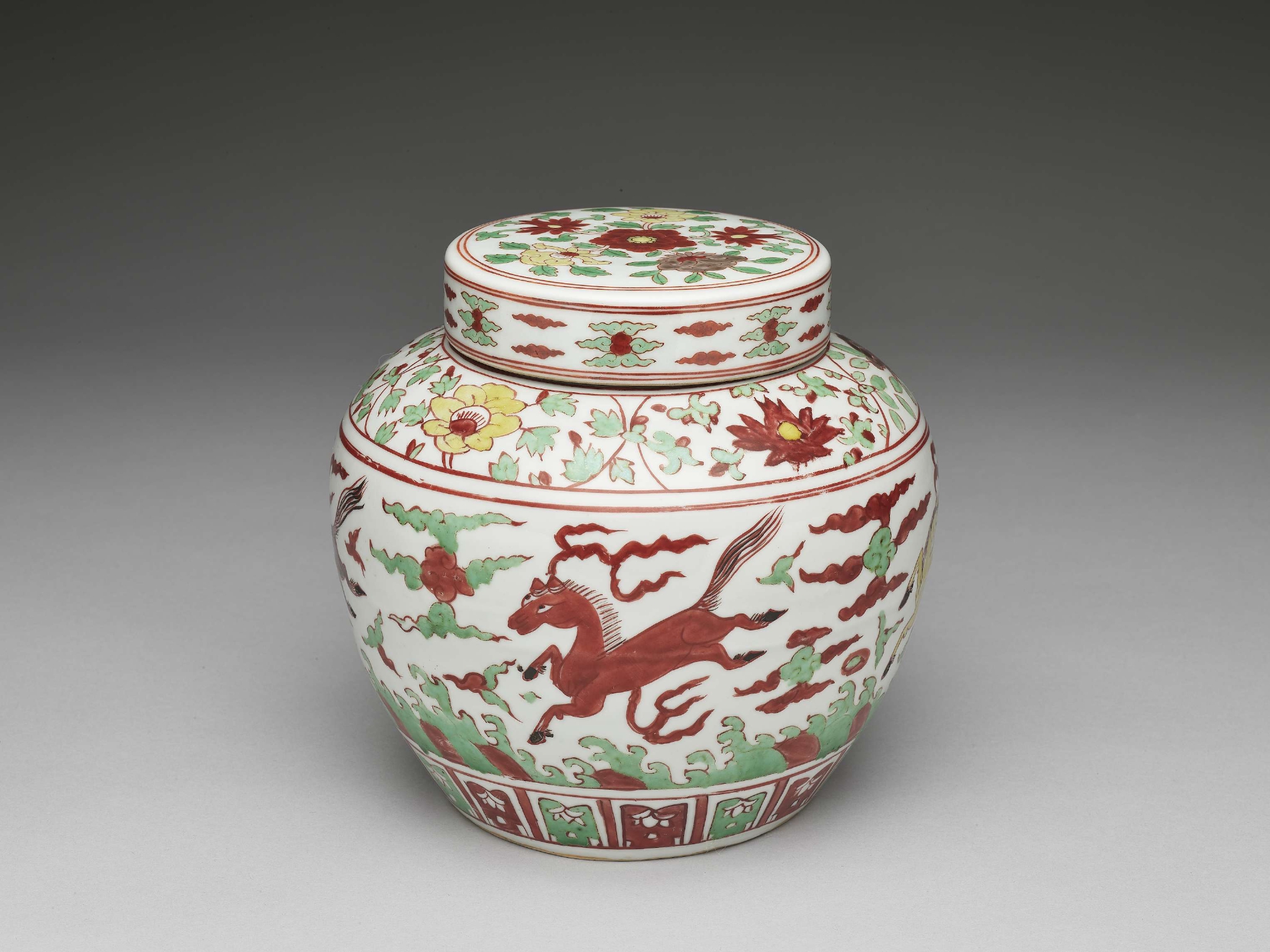 明 嘉靖 红绿彩 天马纹盖罐