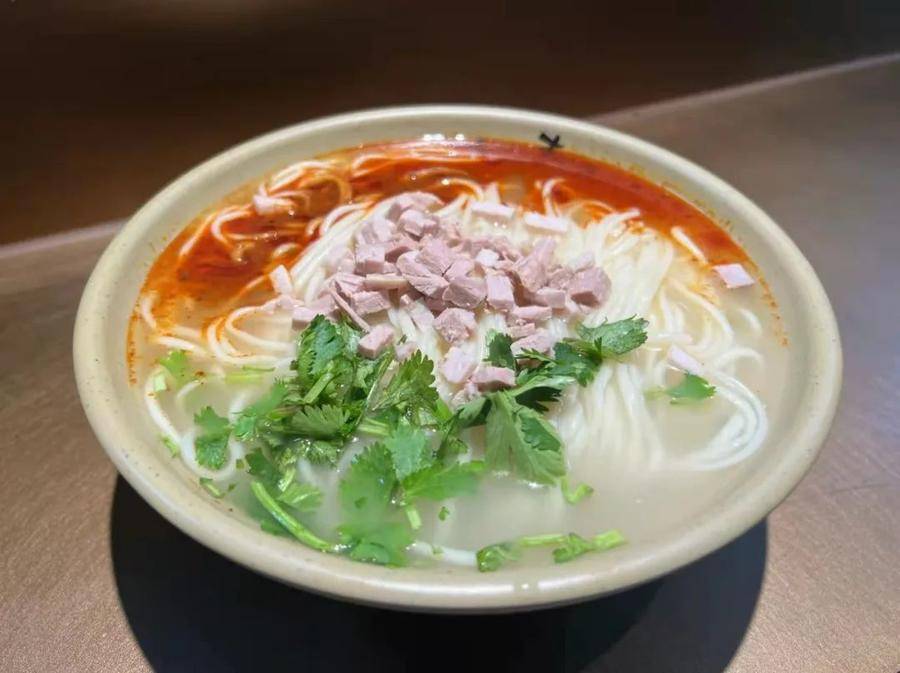 16岁兰州学艺自创猪肘面成就老济南人35年如一的味道印记