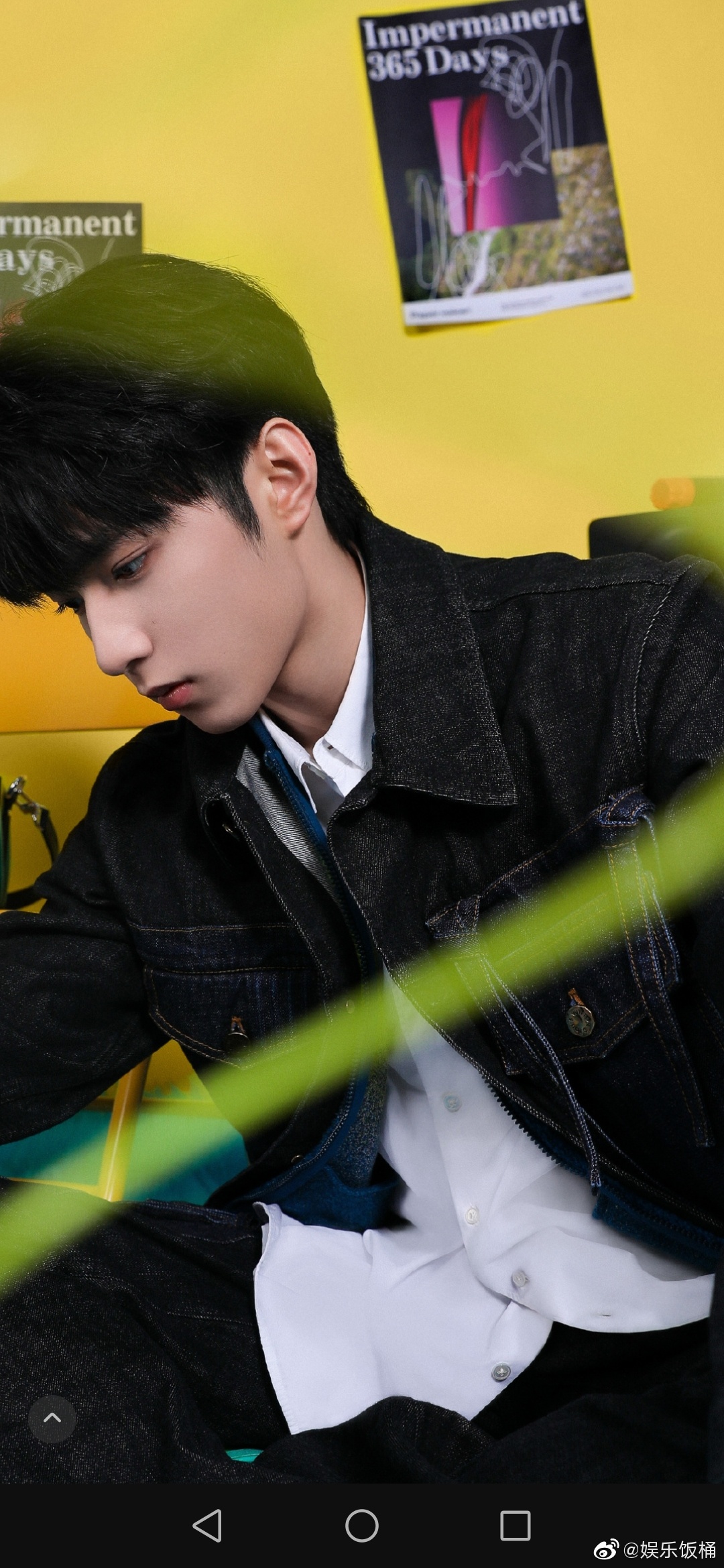 哦莫哦莫,刘耀文这是什么绝世大帅哥,大长腿绝了!|刘耀文_新浪新闻