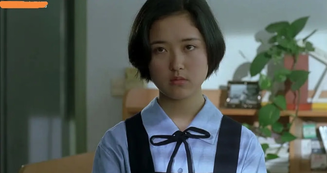 颜丹晨就参与拍摄了电影《背起爸爸上学》以及《花季·雨季》两部电影