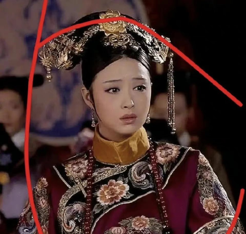 《甄嬛传》甄嬛穿了纯元的衣服而惹得皇上大怒的那件衣服……|甄嬛|甄嬛传_新浪新闻