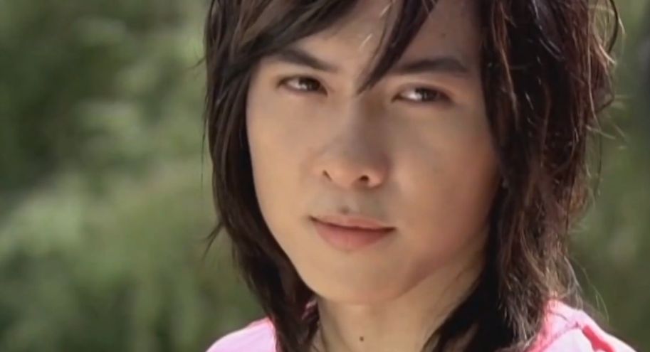 唐禹哲长得非常俊秀,其实还挺适合演这种柔美的角色的.