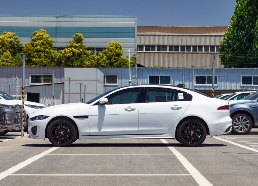 捷豹xel玩转高性能轿车风格颜值一直领跑