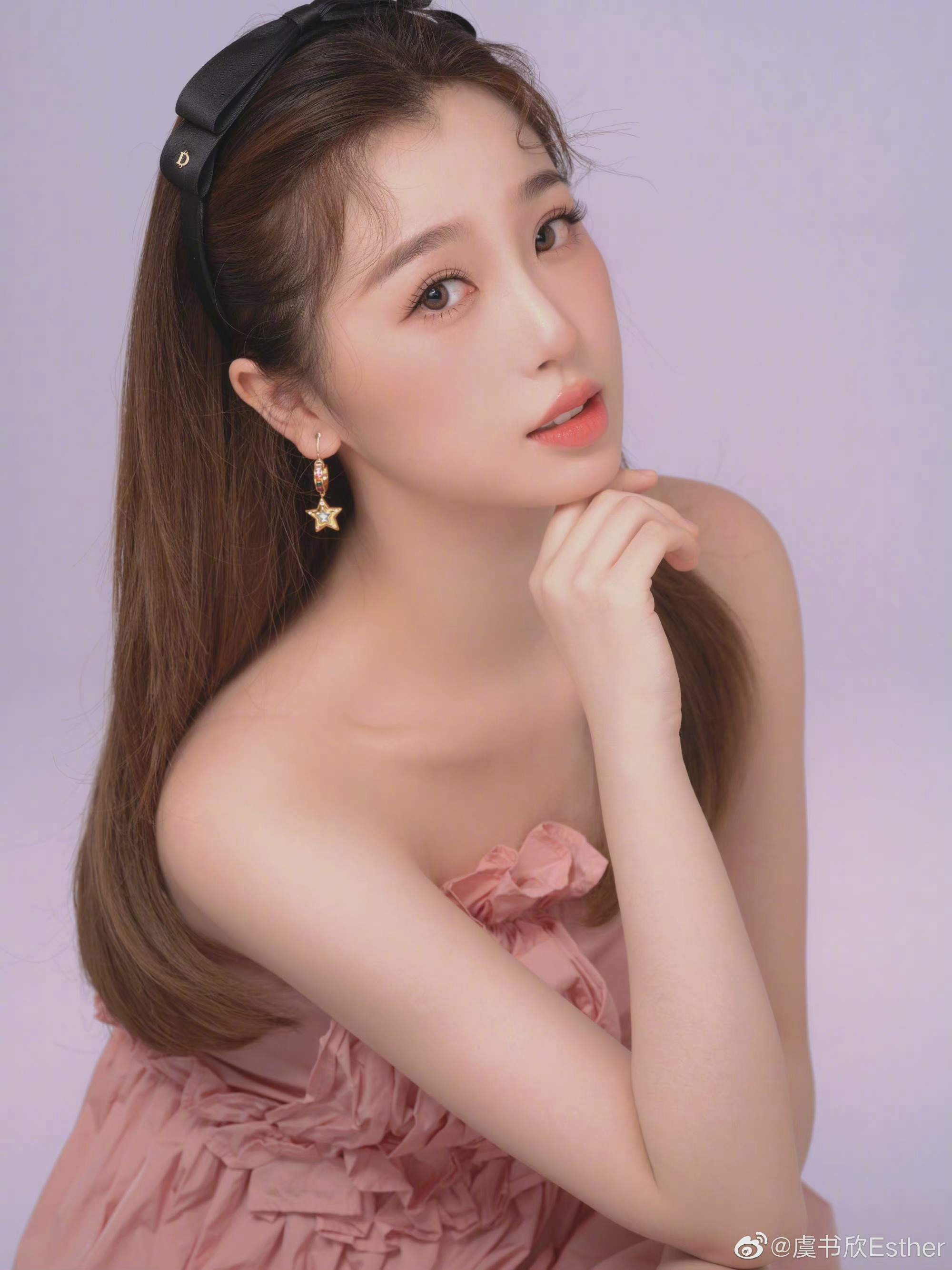 丨 虞书欣最新粉色九宫格大片9615粉粉嫩嫩的抹胸长裙……|虞书欣