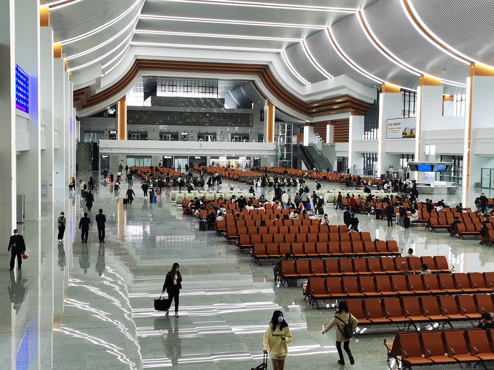 4月8日零时起潮汕站实行新的列车运行图,往深方向开行旅客列车63对