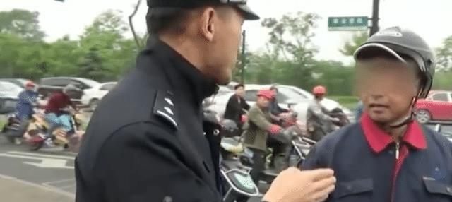 大叔捡到重要图纸拾金不昧,想要两包烟的报酬,失主却报警了休闲区蓝鸢梦想 - Www.slyday.coM 大叔捡到重要图纸拾金不昧,想要两包烟的报酬,失主却报警了休闲区蓝鸢梦想 - Www.slyday.coM