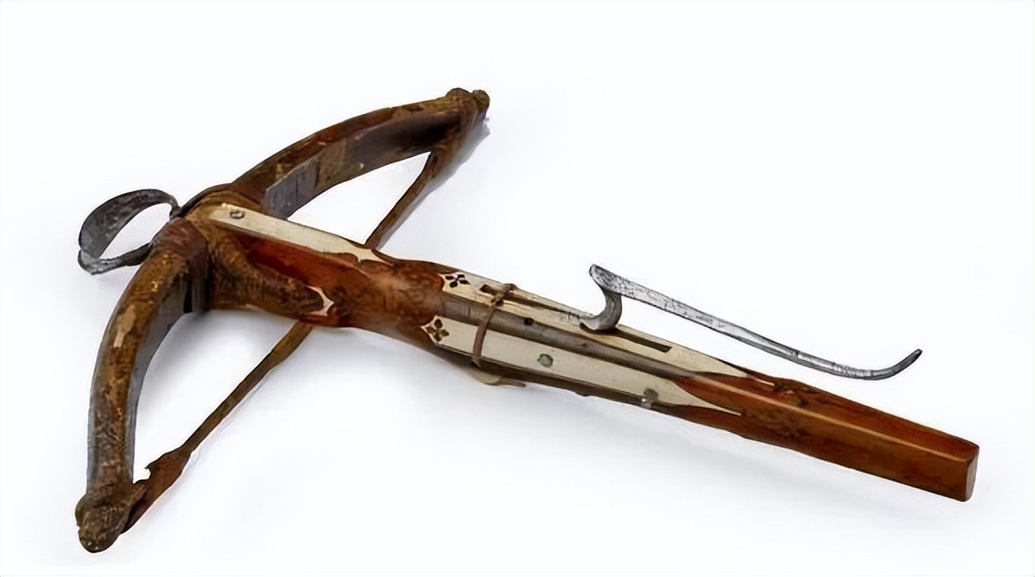 弩是古代的一种冷兵器,是古代兵车战法中的重要组成部分腰引弩:东汉