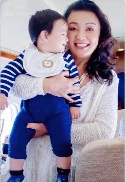 大S给前婆婆庆生,带儿子连视频向张兰示好,S妈替小S打圆场休闲区蓝鸢梦想 - Www.slyday.coM 大S给前婆婆庆生,带儿子连视频向张兰示好,S妈替小S打圆场休闲区蓝鸢梦想 - Www.slyday.coM