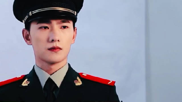杨洋的军人适配度有多绝杨洋的军装帅我一脸军艺校草诚不欺我杨洋能把