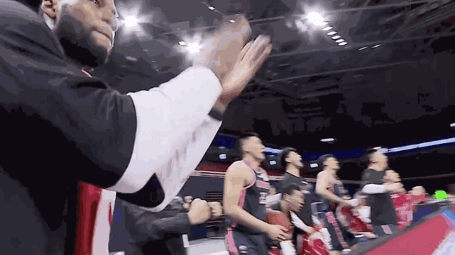 广东遭重创？莱多5记三分砍23分 最后10秒致命抢断却无对抗下受伤休闲区蓝鸢梦想 - Www.slyday.coM