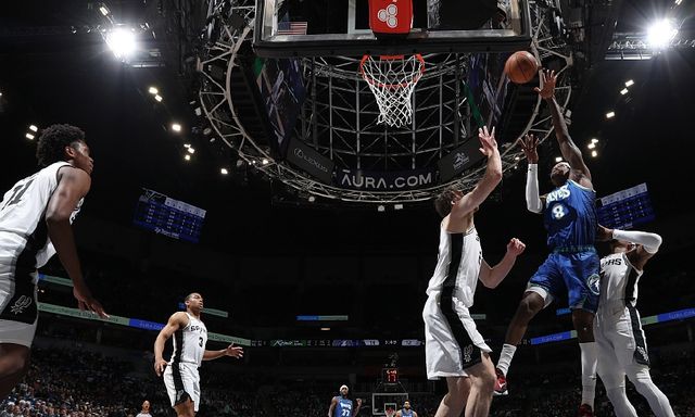 狂轰49＋8＋6,爱德华兹迎里程碑!比肩杜兰特,追平约基奇＋詹姆斯休闲区蓝鸢梦想 - Www.slyday.coM