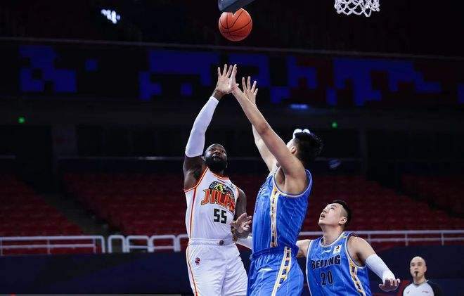 3亿工资？杨毅真狠 首钢4外援薪水是琼斯10倍 当初他们还不要马尚休闲区蓝鸢梦想 - Www.slyday.coM