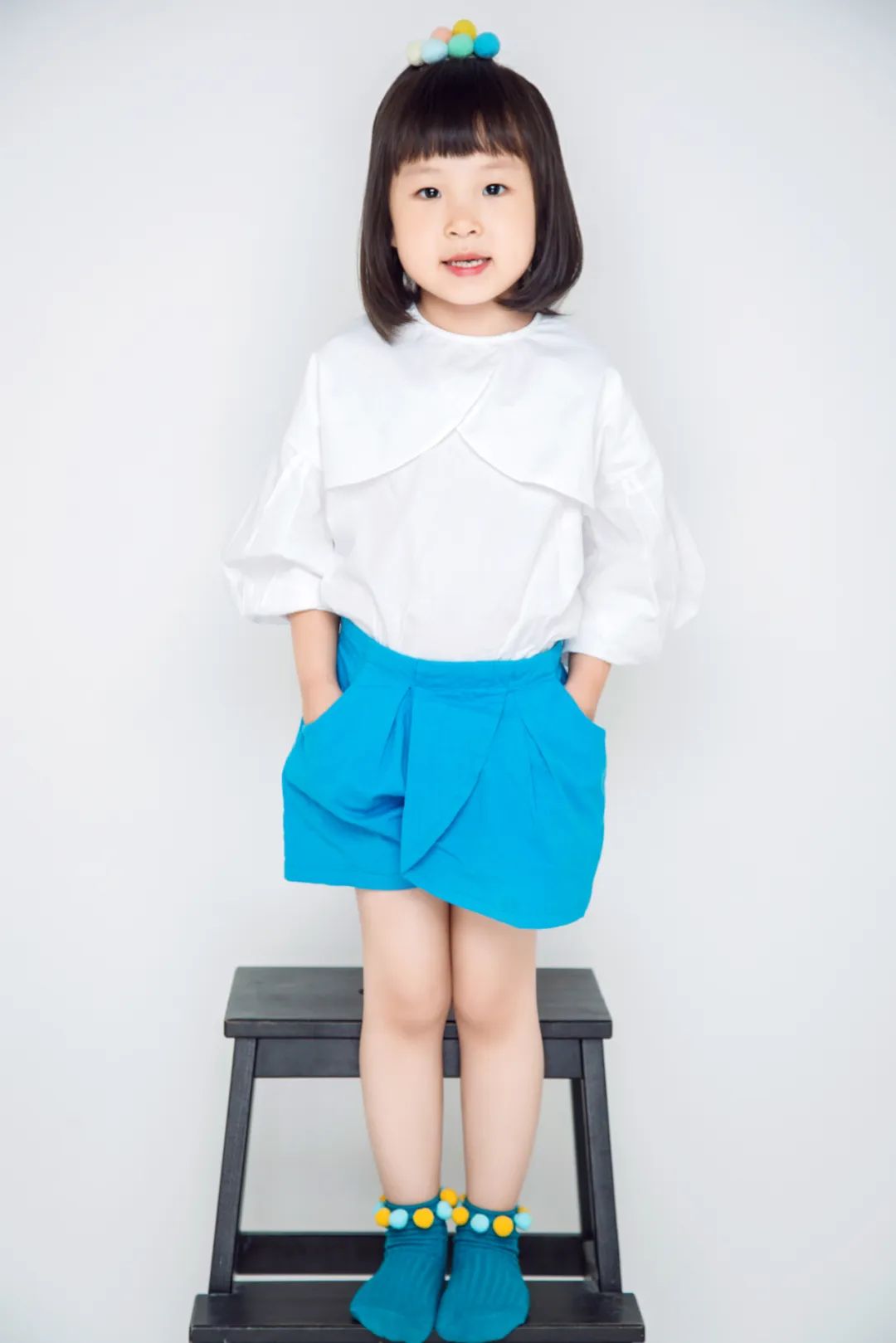 李奇妙5岁出道歌坛，首支单曲《奇妙的四季》可爱至极休闲区蓝鸢梦想 - Www.slyday.coM