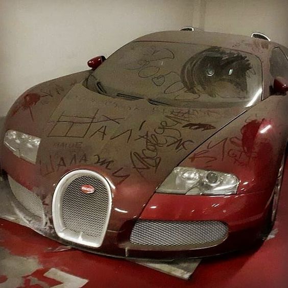 一组被遗弃的豪车,图3全球仅399辆每辆900万人民,说扔就扔了