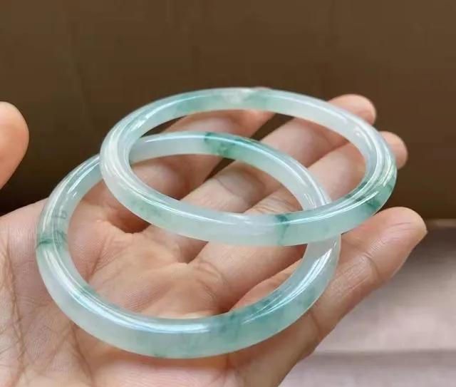 这灵气逼人的叮当镯,不仅声音清脆悦耳,颜值更锦上添花 - 富贵戴双镯